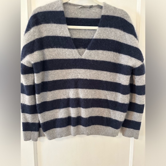 VINCE Striped Gray Navy 100% Cashmere V-Neck Sweater M - Picture 9 of 13